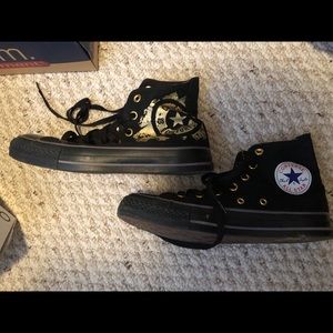 Toronto Black Converse
